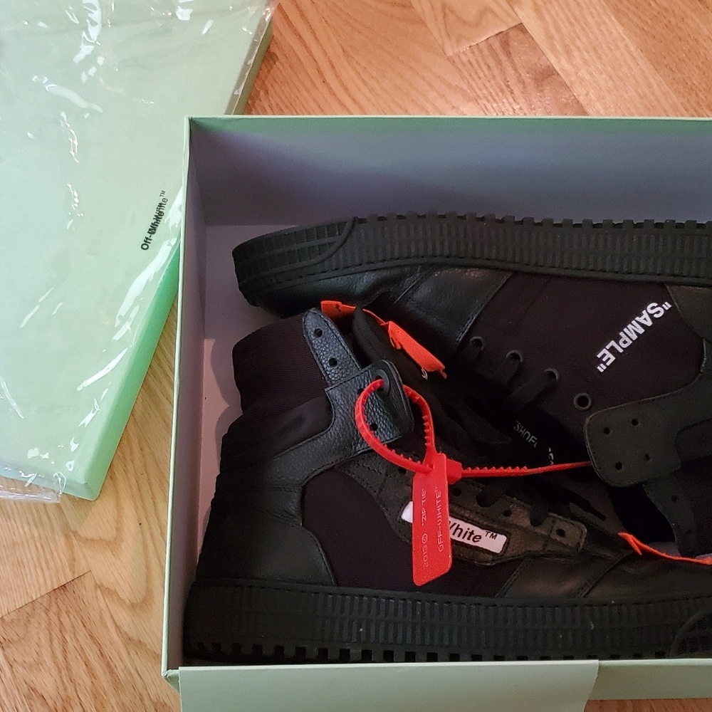 Off White Sneaker - Picture 6 of 8